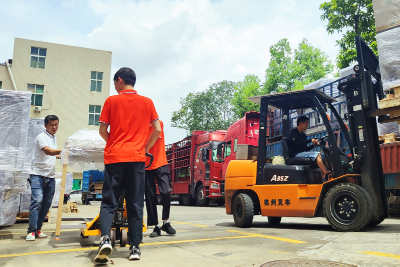 工廠實(shí)拍：日精智能汽車線束自動(dòng)化處理設(shè)備，發(fā)貨現(xiàn)場！